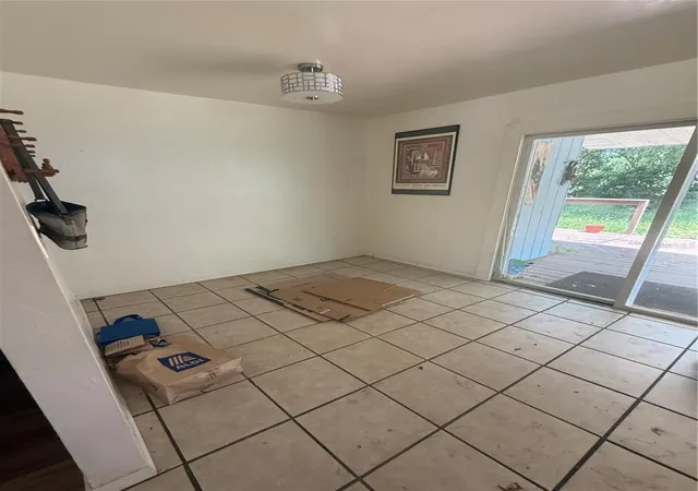 Photo 3 of Sale Pending at 2188 NW 42nd Avenue, Gainesville, FL 32605 | MLS# TB8515807 | Listing updated on 2026-10-21