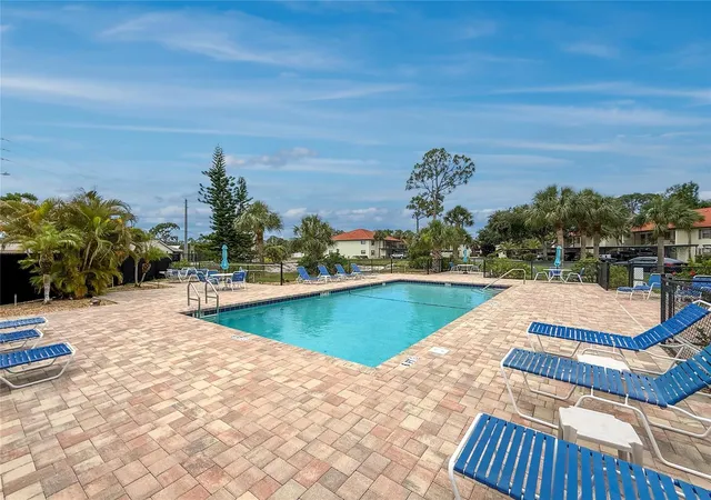 3rd image of 118 Pine Holw Dr, ENGLEWOOD, FL 34223