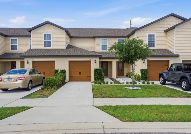 Photo 1 of Sale Pending at 1730 Wynford Cir, Tavares, FL 32778 | MLS# G5113344 | Listing updated on 2026-08-26