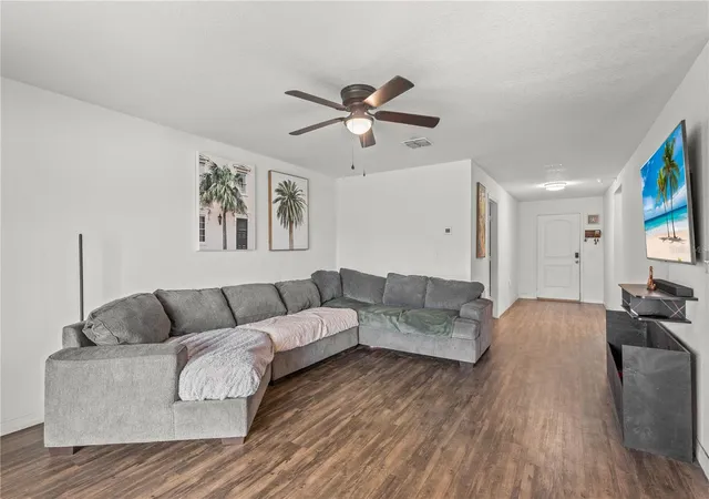 Photo 4 of Single family home for sale at 1731 Chatham Green Cir, Ruskin, FL 33570 | MLS# A4696032 | Listing updated on 2026-08-13