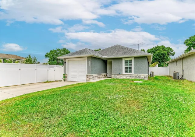 Photo 1 of Single family home for sale at 823 Bacon Ave, Sarasota, FL 34232 | MLS# A4696033 | Listing updated on 2026-06-07