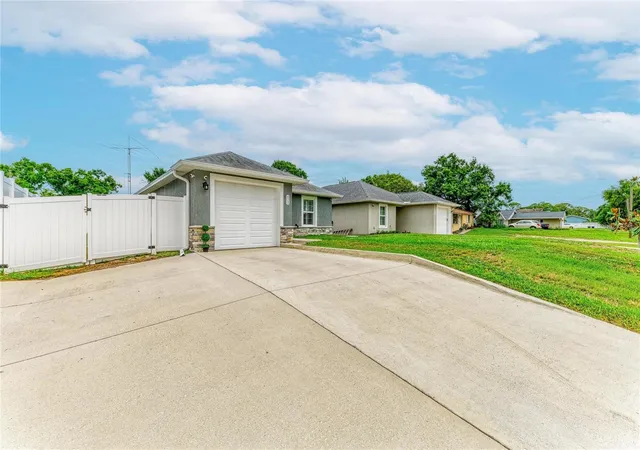 Photo 3 of Single family home for sale at 823 Bacon Ave, Sarasota, FL 34232 | MLS# A4696033 | Listing updated on 2026-06-07