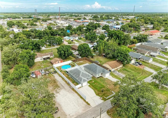 Photo 3 of Single family home for sale at 823 Bacon Ave, Sarasota, FL 34232 | MLS# A4696033 | Listing updated on 2026-06-07