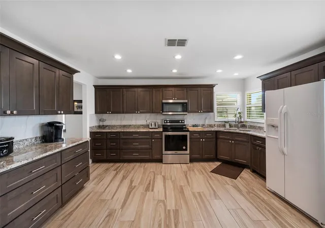 Photo 4 of Single family home for sale at 1957 Prairie Dunes Cir N, Lakeland, FL 33810 | MLS# L4962472 | Listing updated on 2026-07-25