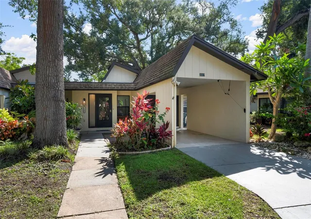 Photo 1 of Single family home for sale at 2227 Circlewood Dr #52, Sarasota, FL 34231 | MLS# A4696035 | Listing updated on 2026-08-01