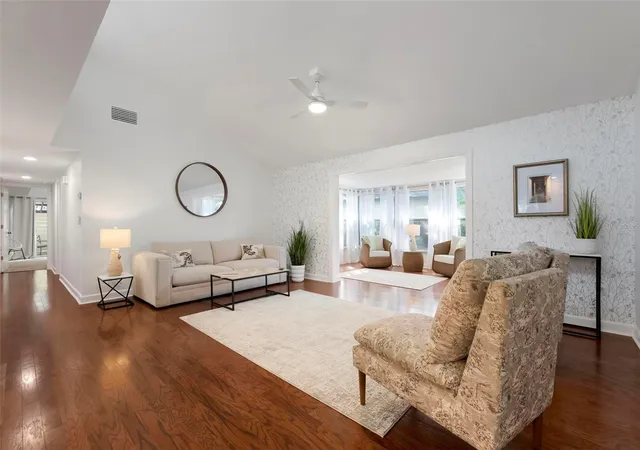 Photo 4 of House for sale at 2227 Circlewood Dr #52, Sarasota, FL 34231 | MLS# A4696035 | Listing updated on 2026-08-01