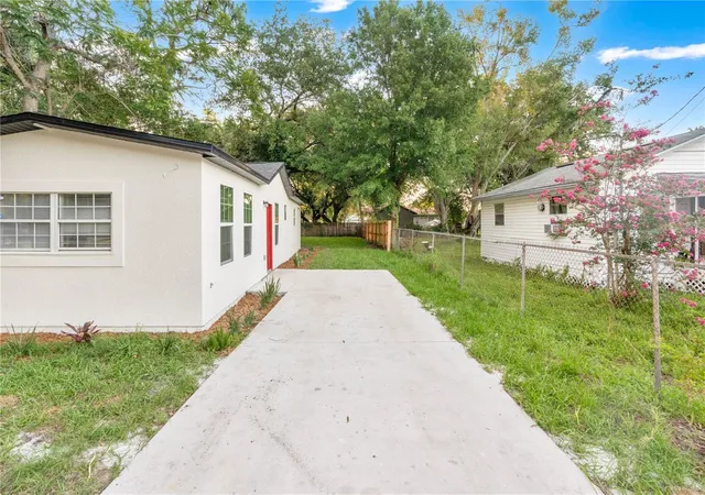 Photo 3 of Single family home for sale at 1701 E Bay St, Winter Garden, FL 34787 | MLS# O6413973 | Listing updated on 2026-07-16
