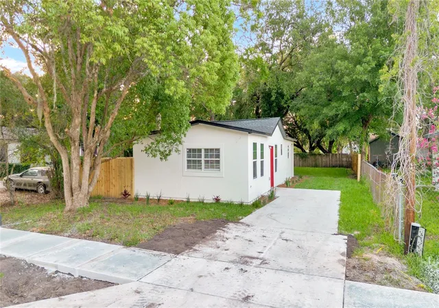 Photo 4 of Single family home for sale at 1701 E Bay St, Winter Garden, FL 34787 | MLS# O6413973 | Listing updated on 2026-07-16