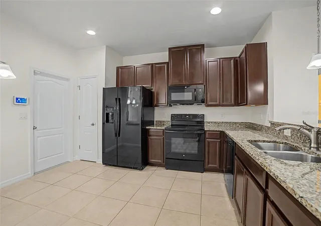 Photo 3 of Townhouse for sale at 10942 Verawood Dr, Riverview, FL 33579 | MLS# TB8515857 | Listing updated on 2026-09-07