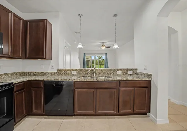 Photo 4 of Townhouse for sale at 10942 Verawood Dr, Riverview, FL 33579 | MLS# TB8515857 | Listing updated on 2026-09-07