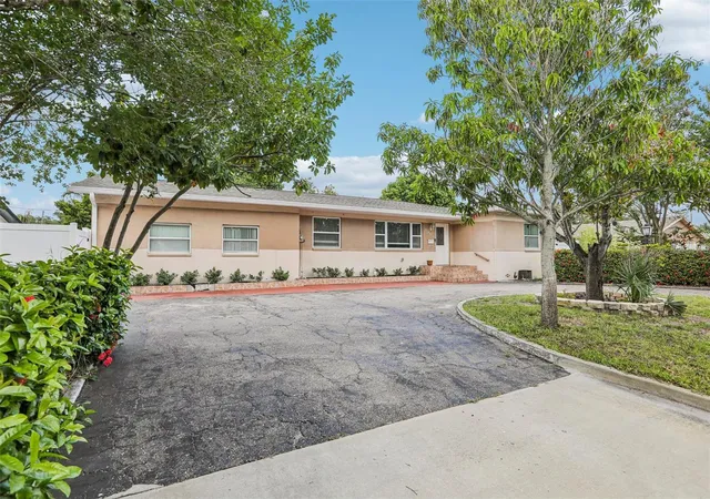 Photo 3 of Single family home for sale at 2709 49th Street N, Saint Petersburg, FL 33710 | MLS# TB8515859 | Listing updated on 2026-10-20