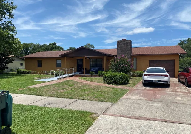 Photo 1 of Single family home for sale at 2105 Sw 5th Street, Ocala, FL 34471 | MLS# OM726057 | Listing updated on 2026-08-22