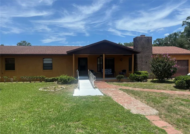 Photo 2 of Single family home for sale at 2105 Sw 5th Street, Ocala, FL 34471 | MLS# OM726057 | Listing updated on 2026-08-22