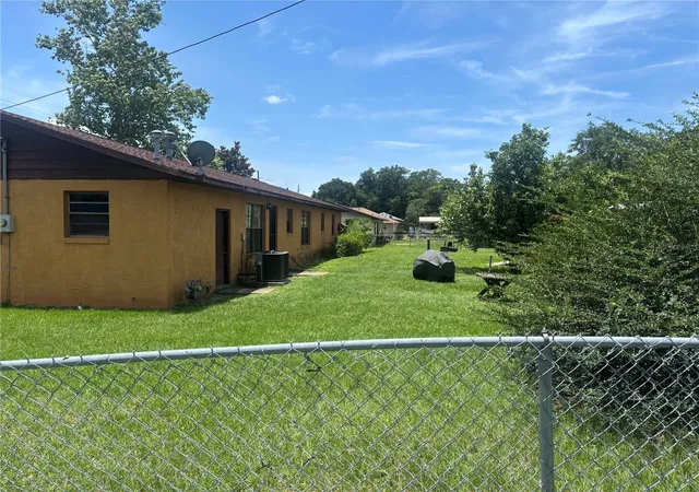 Photo 3 of Single family home for sale at 2105 SW 5th Street, Ocala, FL 34471 | MLS# OM726057 | Listing updated on 2026-08-22