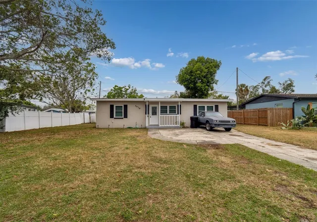 Photo 3 of Single family home for sale at 4479 Porpoise Dr Se, St Petersburg, FL 33705 | MLS# A4696054 | Listing updated on 2026-08-11