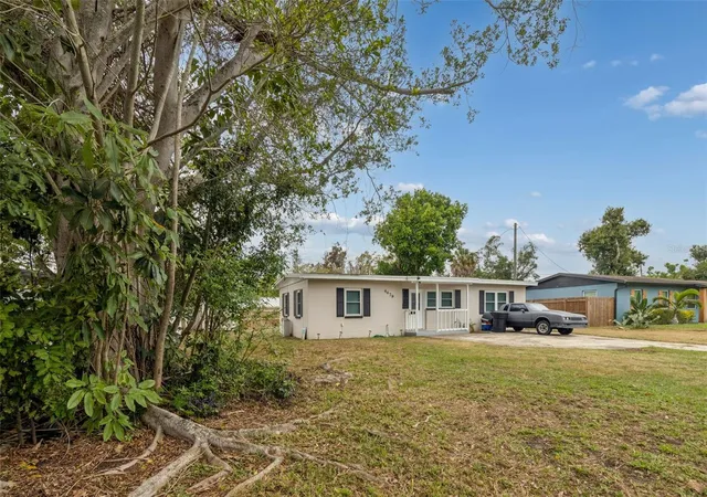 Photo 3 of Single family home for sale at 4479 Porpoise Dr SE, St Petersburg, FL 33705 | MLS# A4696054 | Listing updated on 2026-08-11
