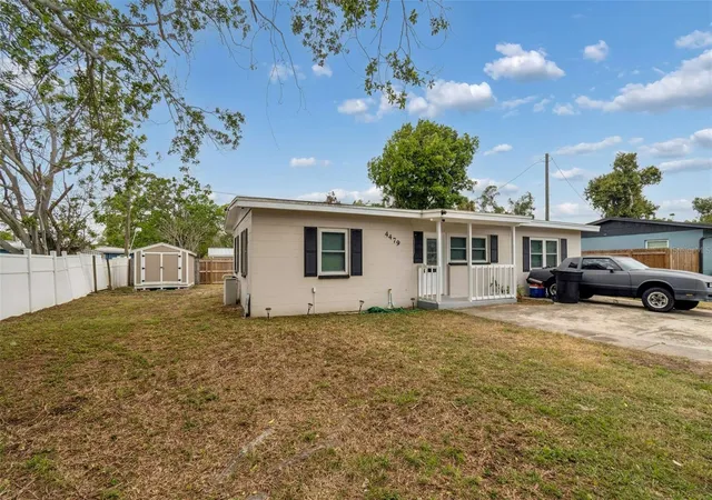 Photo 4 of Single family home for sale at 4479 Porpoise Dr SE, St Petersburg, FL 33705 | MLS# A4696054 | Listing updated on 2026-08-11
