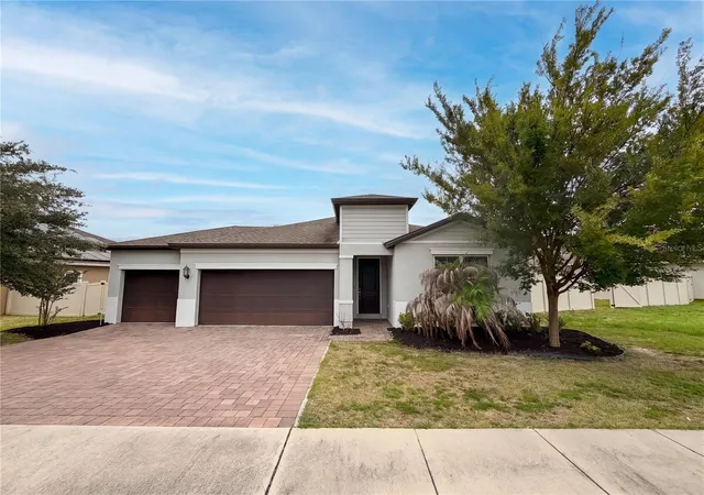 1st image of 528 Bellissimo Pl, Howey In The Hills, FL 34737 | MLS# O6414033