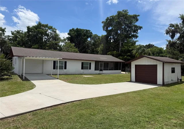 Homes for sale in Lake Panasoffkee, FL | 1141 County Road 457, Lake Panasoffkee, FL 33538 | MLS# G5113351