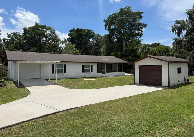 Homes for sale in Lake Panasoffkee, FL | 1141 County Road 457, Lake Panasoffkee, FL 33538 | MLS# G5113351