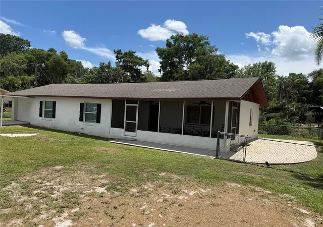 Homes for sale in Lake Panasoffkee, FL | 1141 County Road 457, Lake Panasoffkee, FL 33538 | MLS# G5113351