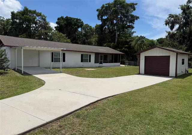 Homes for sale in Lake Panasoffkee, FL | 1141 County Road 457, Lake Panasoffkee, FL 33538 | MLS# G5113351