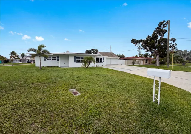 Photo 1 of Single family home for sale at 567 Baywood Dr N, Dunedin, FL 34698 | MLS# O6414063 | Listing updated on 2026-09-17