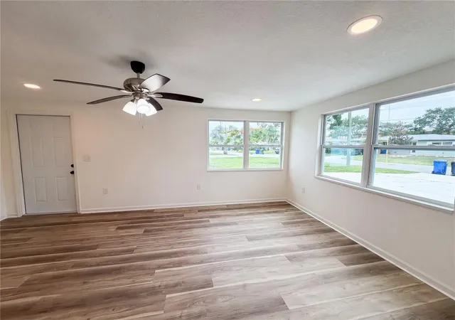 Photo 3 of Single family home for sale at 567 Baywood Dr N, Dunedin, FL 34698 | MLS# O6414063 | Listing updated on 2026-09-17