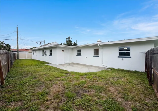 Photo 4 of Single family home for sale at 567 Baywood Dr N, Dunedin, FL 34698 | MLS# O6414063 | Listing updated on 2026-09-17
