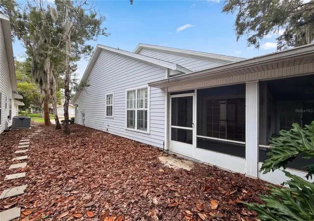 Photo 4 of Single family home for sale at 3319 Newbliss Cir, Ormond Beach, FL 32174 | MLS# O6414068 | Listing updated on 2026-10-09