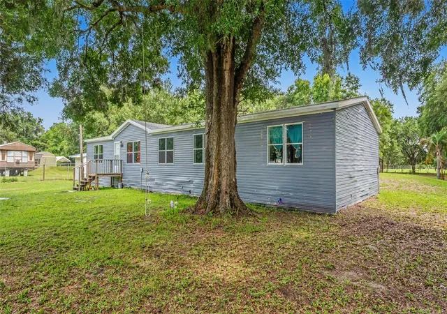Photo 3 of Manufactured home for sale at 4736 Walnut Cir S, Lakeland, FL 33810 | MLS# L4962479 | Listing updated on 2026-08-28