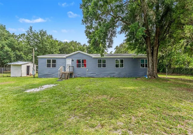 Photo 3 of Manufactured home for sale at 4736 Walnut Cir S, Lakeland, FL 33810 | MLS# L4962479 | Listing updated on 2026-08-28