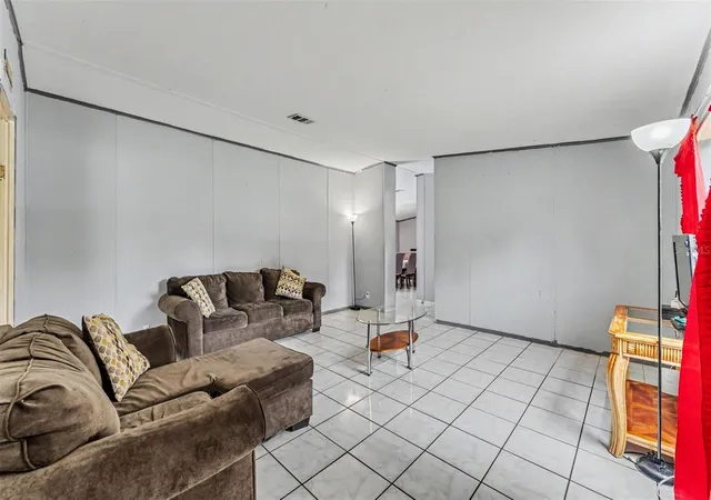 Photo 4 of Manufactured home for sale at 4736 Walnut Cir S, Lakeland, FL 33810 | MLS# L4962479 | Listing updated on 2026-08-28
