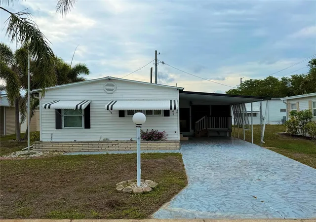 1st image of 5205 5th St E, Bradenton, FL 34203 | MLS# A4696087