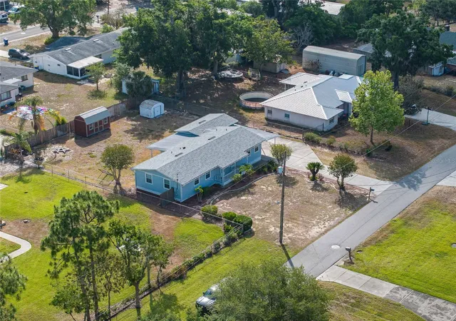 2nd image of 729 E Lake Ave, Eagle Lake, FL 33839 | MLS# L4962485