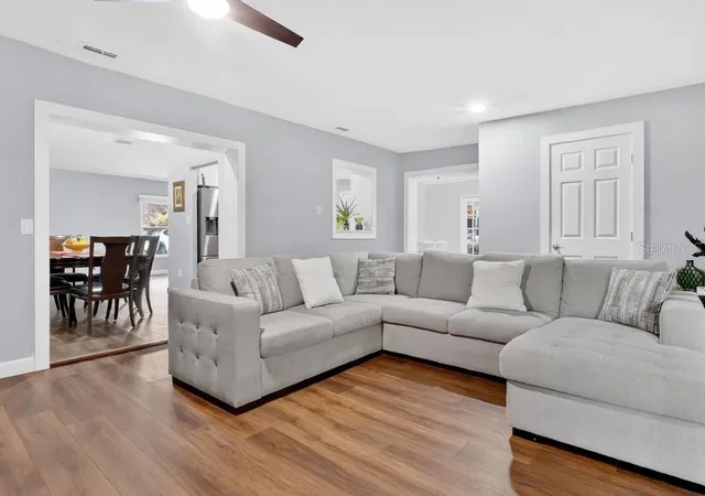2nd image of 1092 W Riviera Blvd, Oviedo, FL 32765 | MLS# O6414109
