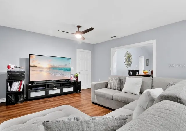 3rd image of 1092 W Riviera Blvd, Oviedo, FL 32765 | MLS# O6414109