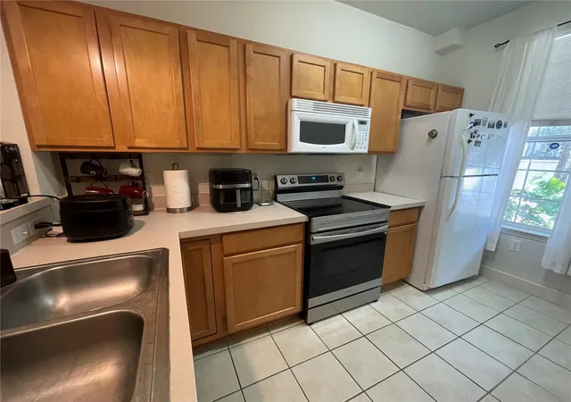 Photo 2 of Condo for sale at 905 Nw 21st Avenue #905, Gainesville, FL 32609 | MLS# GC540948 | Listing updated on 2026-06-10