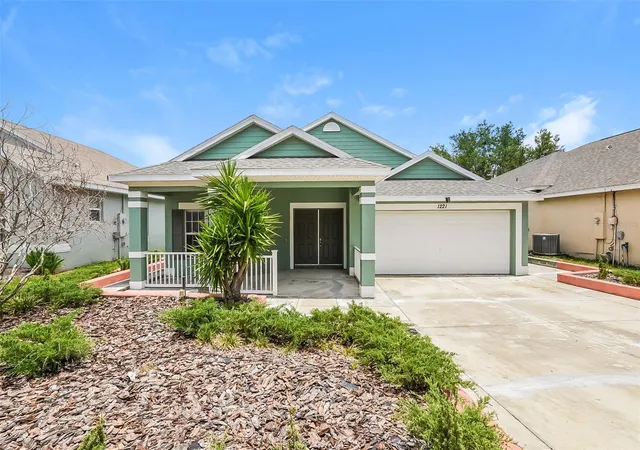 Photo 1 of Single family home for sale at 1221 Longville Cir, Tavares, FL 32778 | MLS# O6414120 | Listing updated on 2026-07-03