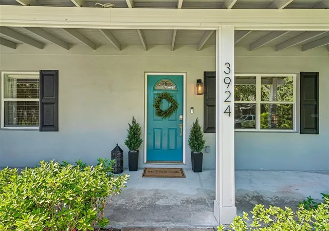 Photo 2 of Single family home for sale at 3924 W Bay View Ave, Tampa, FL 33611 | MLS# TB8516036 | Listing updated on 2026-08-28
