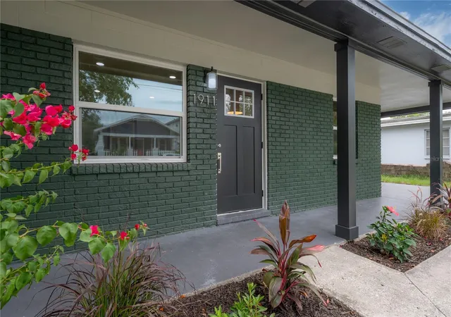 Homes for sale in Tampa, FL | 1911 W Cherry St, Tampa, FL 33607 | MLS# TB8516039