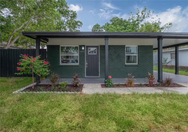 Homes for sale in Tampa, FL | 1911 W Cherry St, Tampa, FL 33607 | MLS# TB8516039