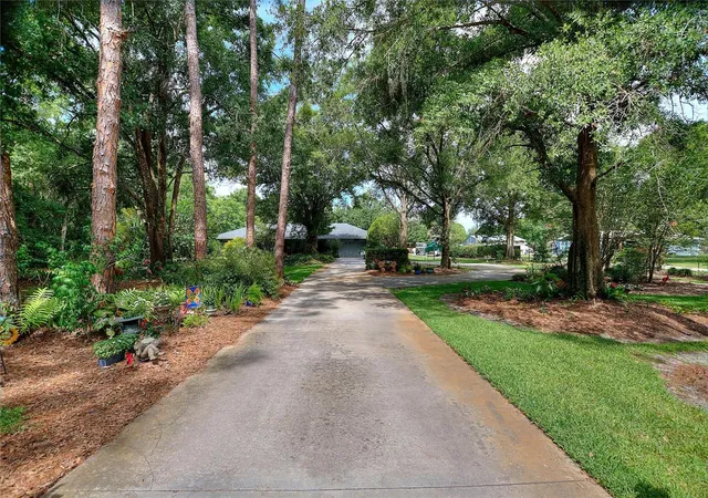 2nd image of 7 Lake Arrowhead Dr, Winter Haven, FL 33880 | MLS# P4938946