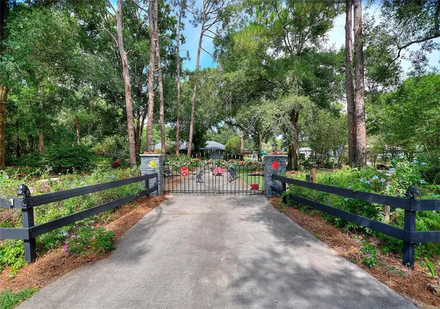 3rd image of 7 Lake Arrowhead Dr, Winter Haven, FL 33880 | MLS# P4938946