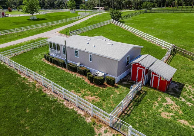 Photo 4 of Manufactured home for sale at 4400 Little Critter Trl, Lady Lake, FL 32159 | MLS# G5113362 | Listing updated on 2026-08-31