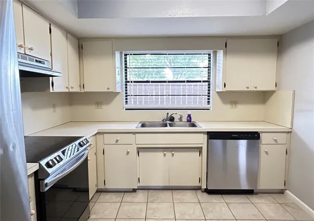 Photo 3 of House for sale at 1026 Medinah Dr, Winter Haven, FL 33884 | MLS# L4962495 | Listing updated on 2026-10-06