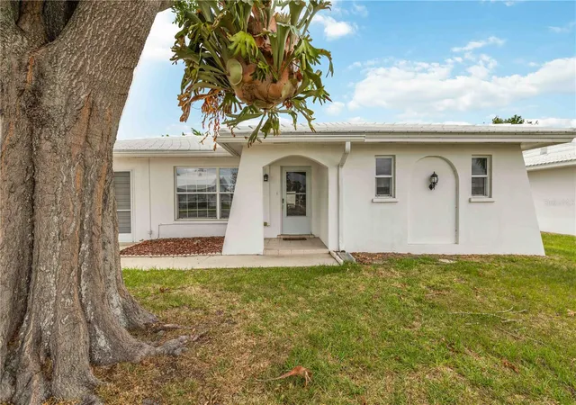 1st image of 4001 Chinaberry Rd, Bradenton, FL 34208 | MLS# A4696103