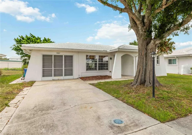 2nd image of 4001 Chinaberry Rd, Bradenton, FL 34208 | MLS# A4696103