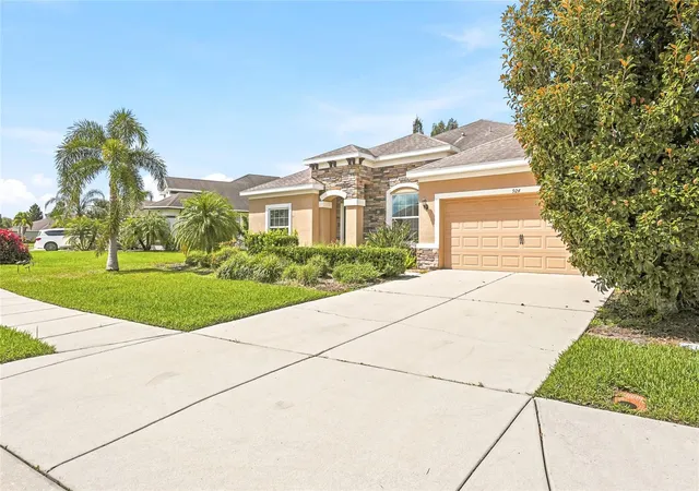 Photo 3 of Single family home for sale at 924 Buttercup Glen, Bradenton, FL 34212 | MLS# A4696105 | Listing updated on 2026-09-17