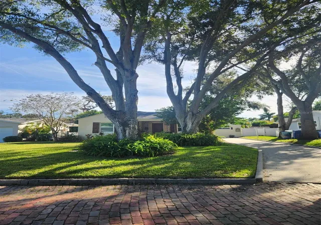 Photo 1 of Single family home for sale at 734 37th Avenue N, St Petersburg, FL 33704 | MLS# TB8516104 | Listing updated on 2026-10-07